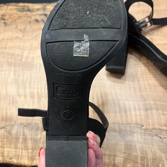 Like new Circus by Sam Edelman suede black sandal in size 7 - Picture 4 of 5